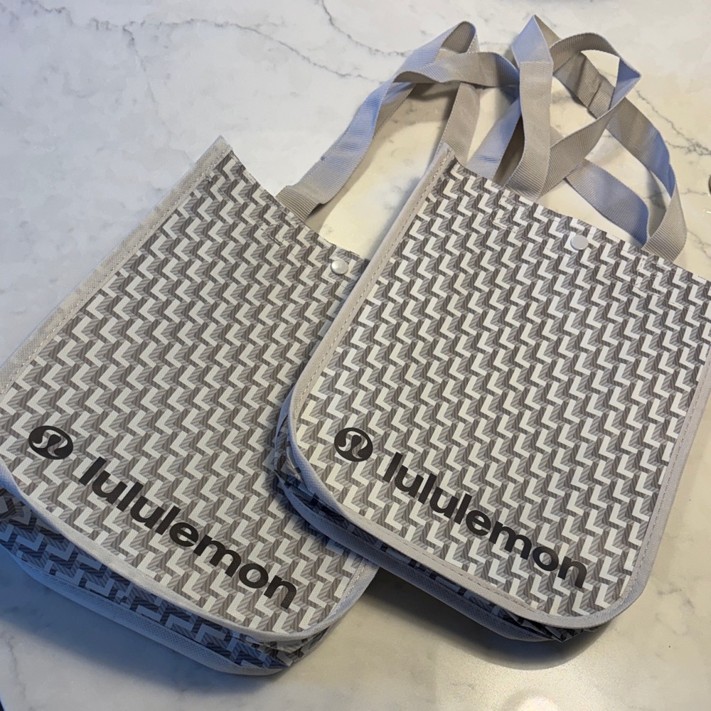 lululemon athletica Patterned Gray Lunch  Totes set of 2
